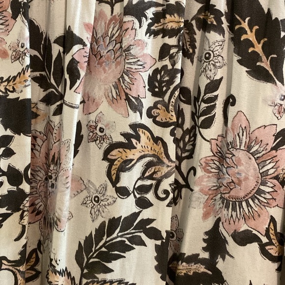 Loft blouse - beautiful colors and pattern. - Picture 3 of 3